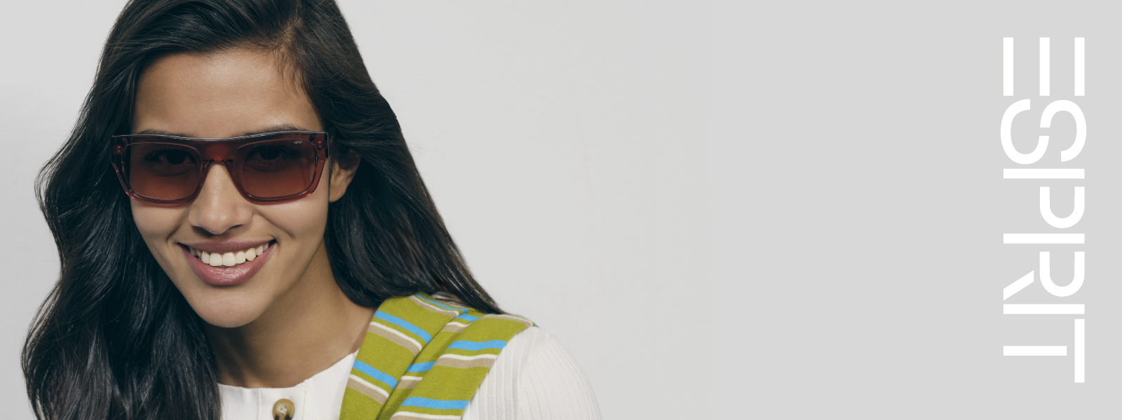 Esprit: Frau mit Sonnenbrille